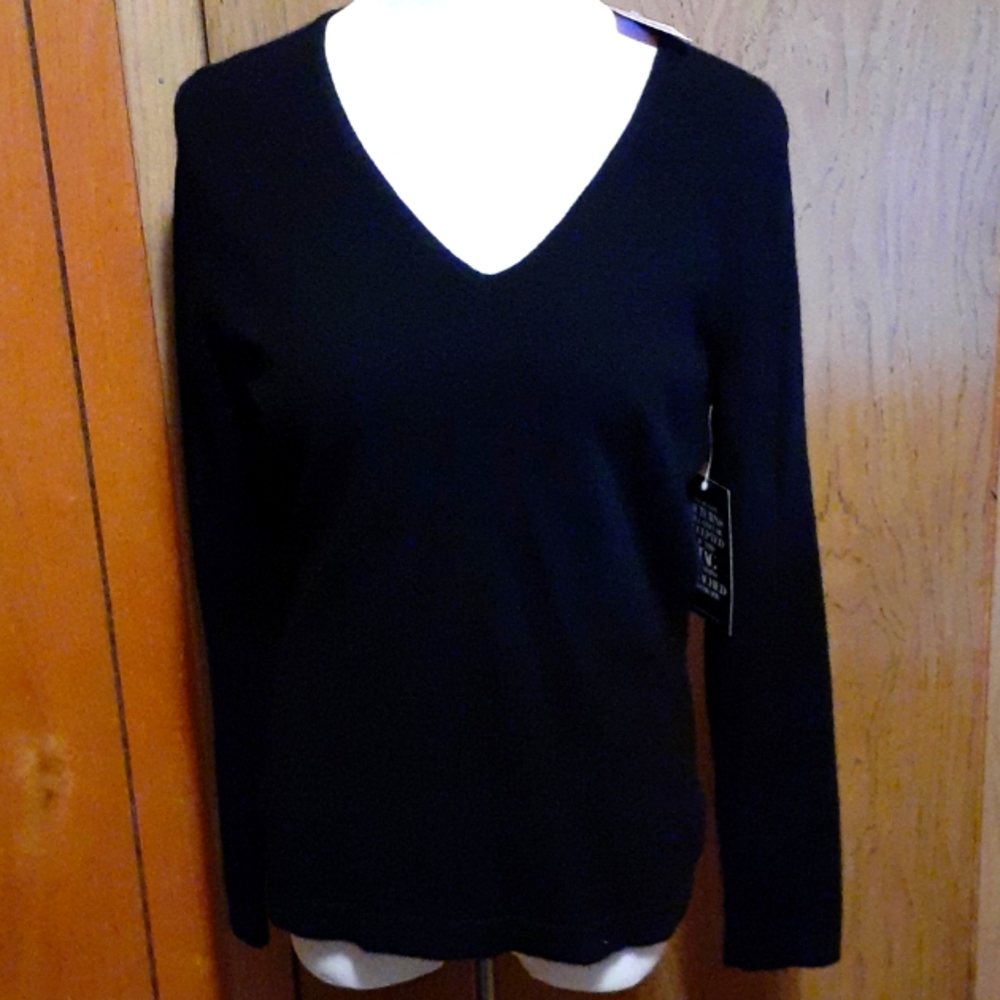 NWT Black Cashmere V-Neck Sweater